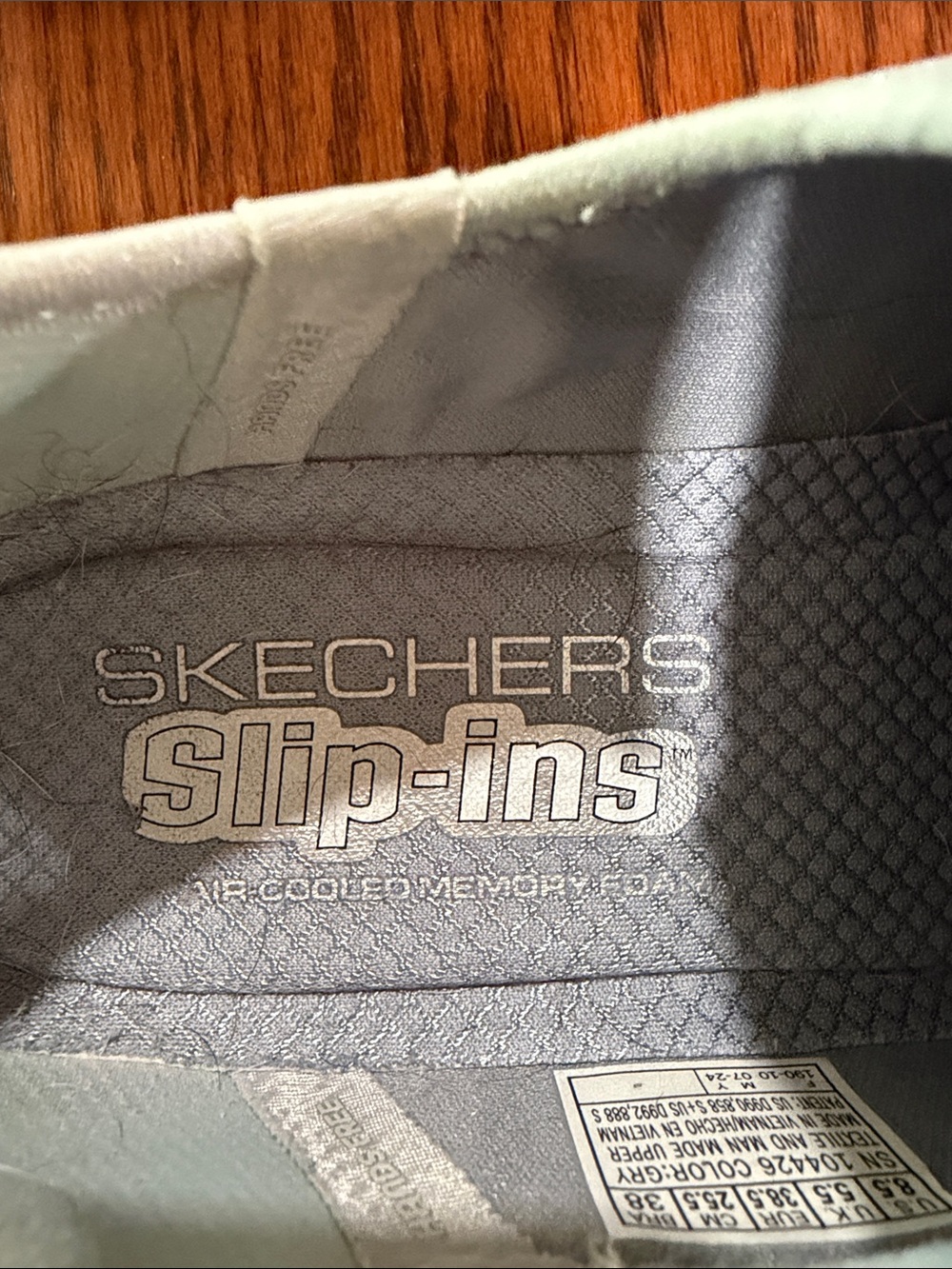 Skechers Women's Light Gray Slip-On Athletic Sneakers 8.5 - Picture 2 of 4